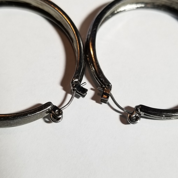 Relisted -Textured hoop earrings dark silver tone metal - Picture 4 of 10